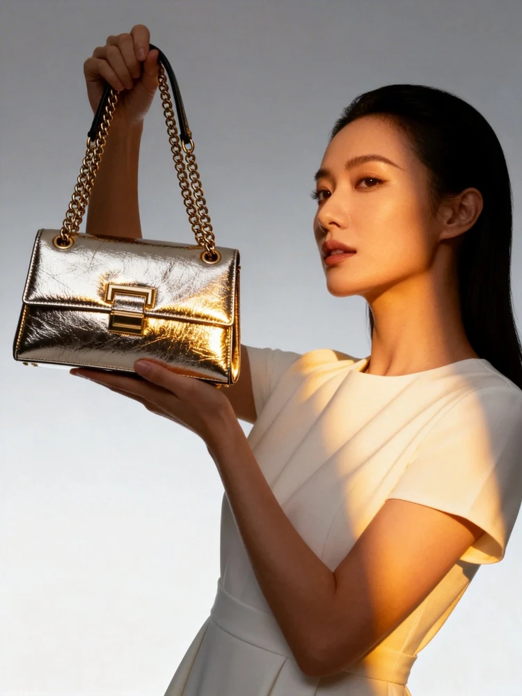 产品图一键生成模特手持广告大片