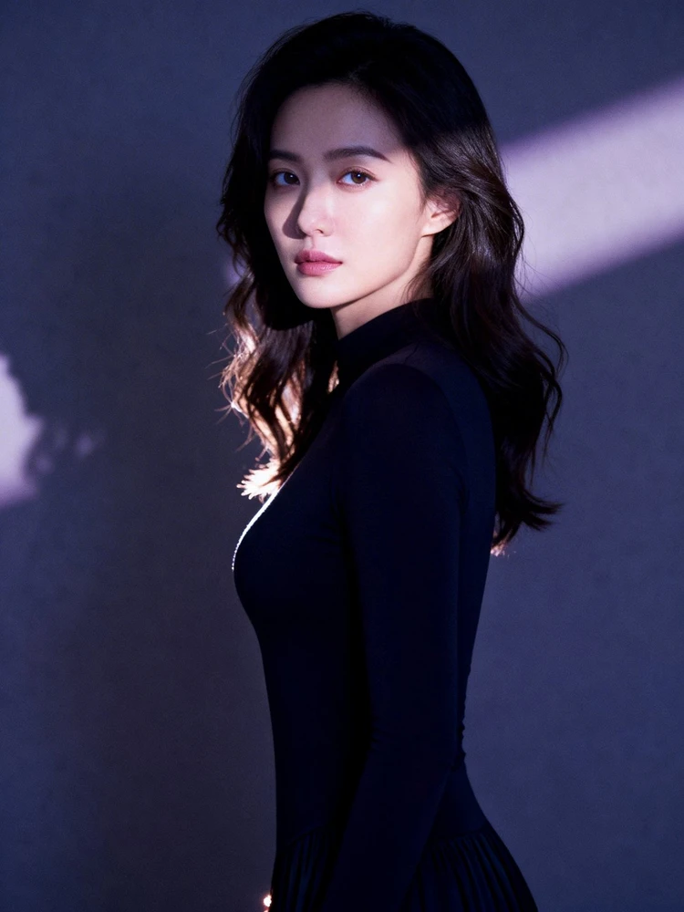 氛围感暗系女主写真