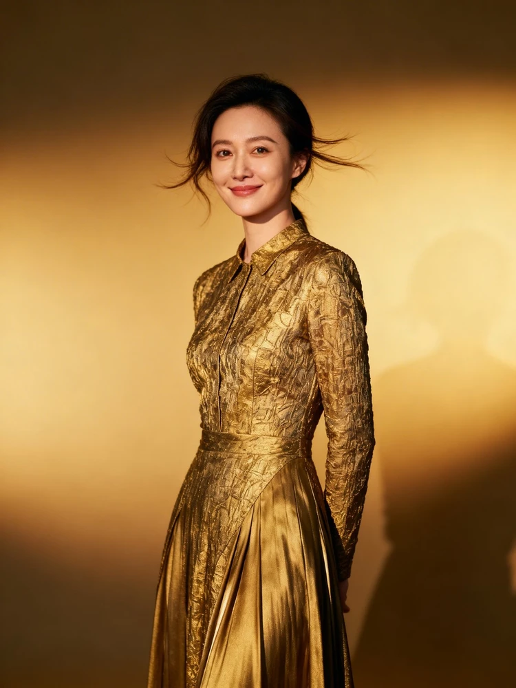 女装服装上模特